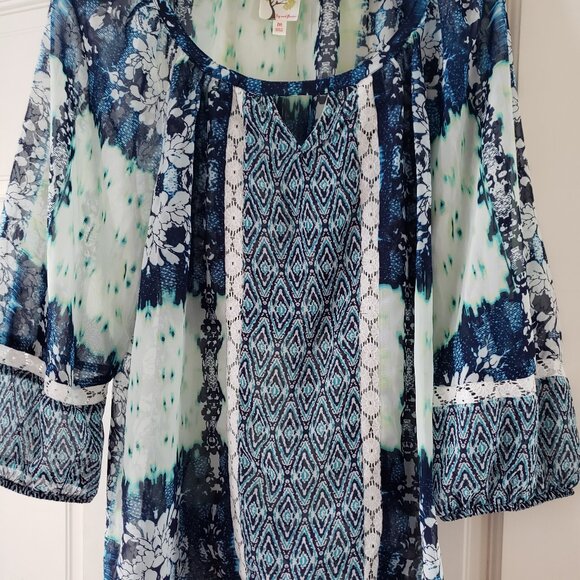Lace and pattern tunic - Picture 1 of 3